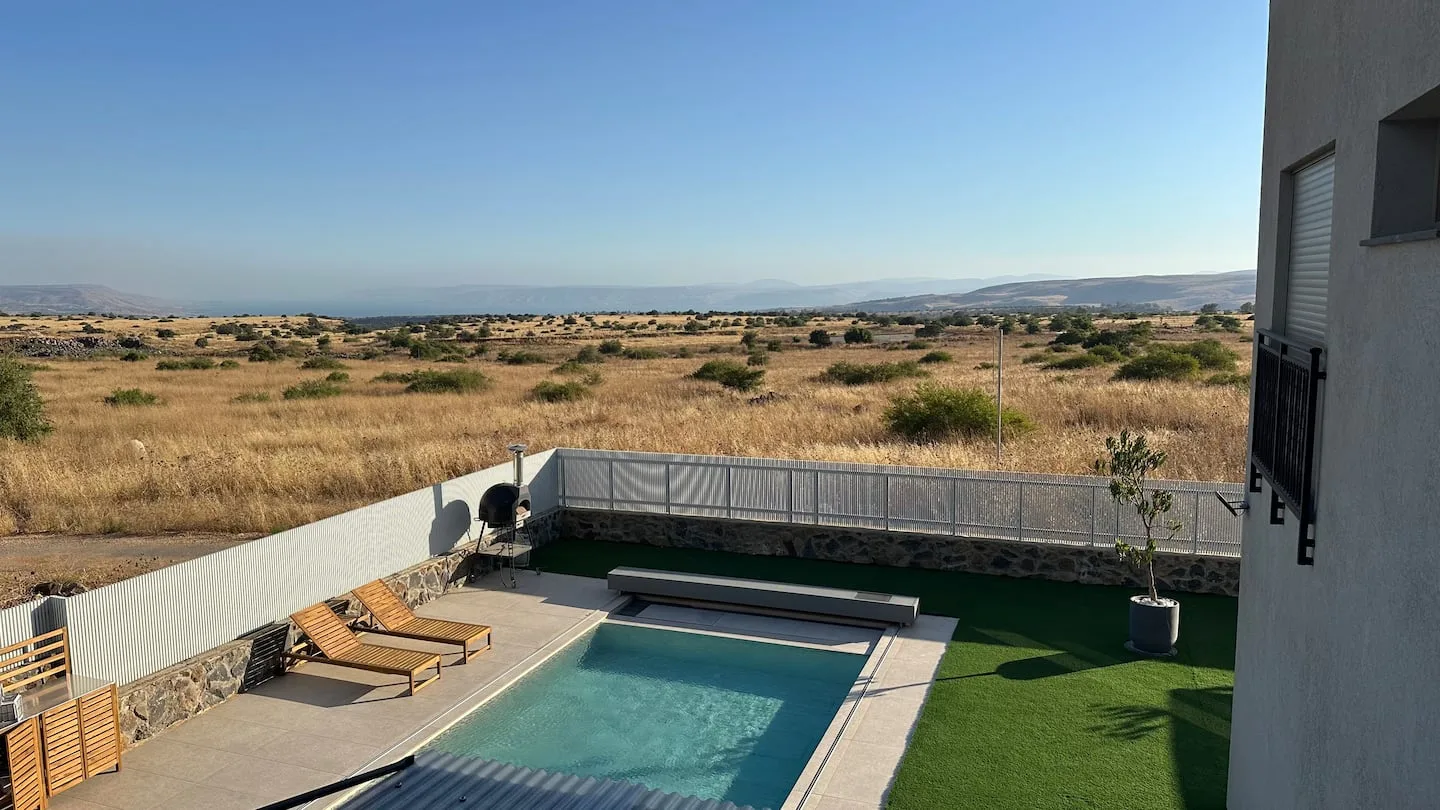 Private pool and open Golan landscape at Zimmer BaRama
